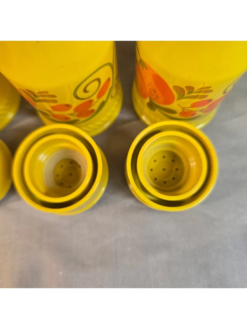 Vtg Avon Salt & Pepper Shakers Pennsylvania Dutch Yellow Orange '70s Retro 5.5